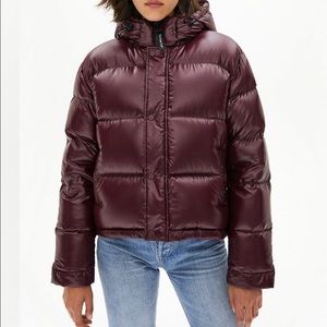 ISO Aritzia SuperPuff high gloss size S